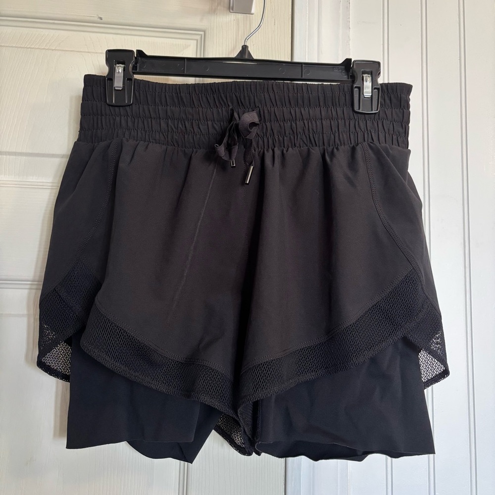 SPANX Get Moving Short Booty Boost 2 in 1 Double Layer Running Athletic Shorts - Picture 2 of 7